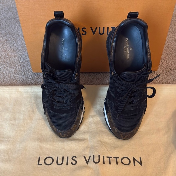 Louis Vuitton - Picture 7 of 17